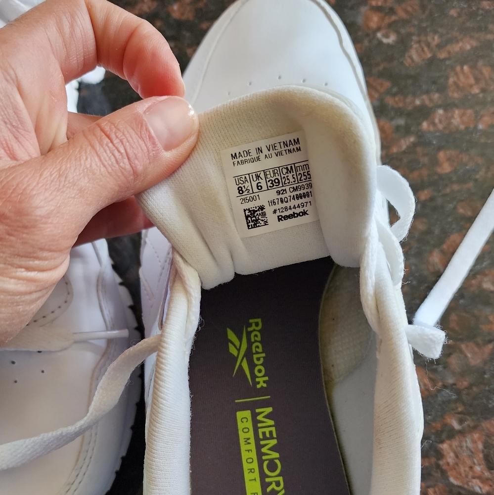 COPY - Reebok white sneakers - Picture 12 of 16